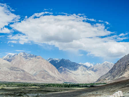 मूड स्विंग्स और भावनाओं की स्थिरता हेतु वास्तु के रंग